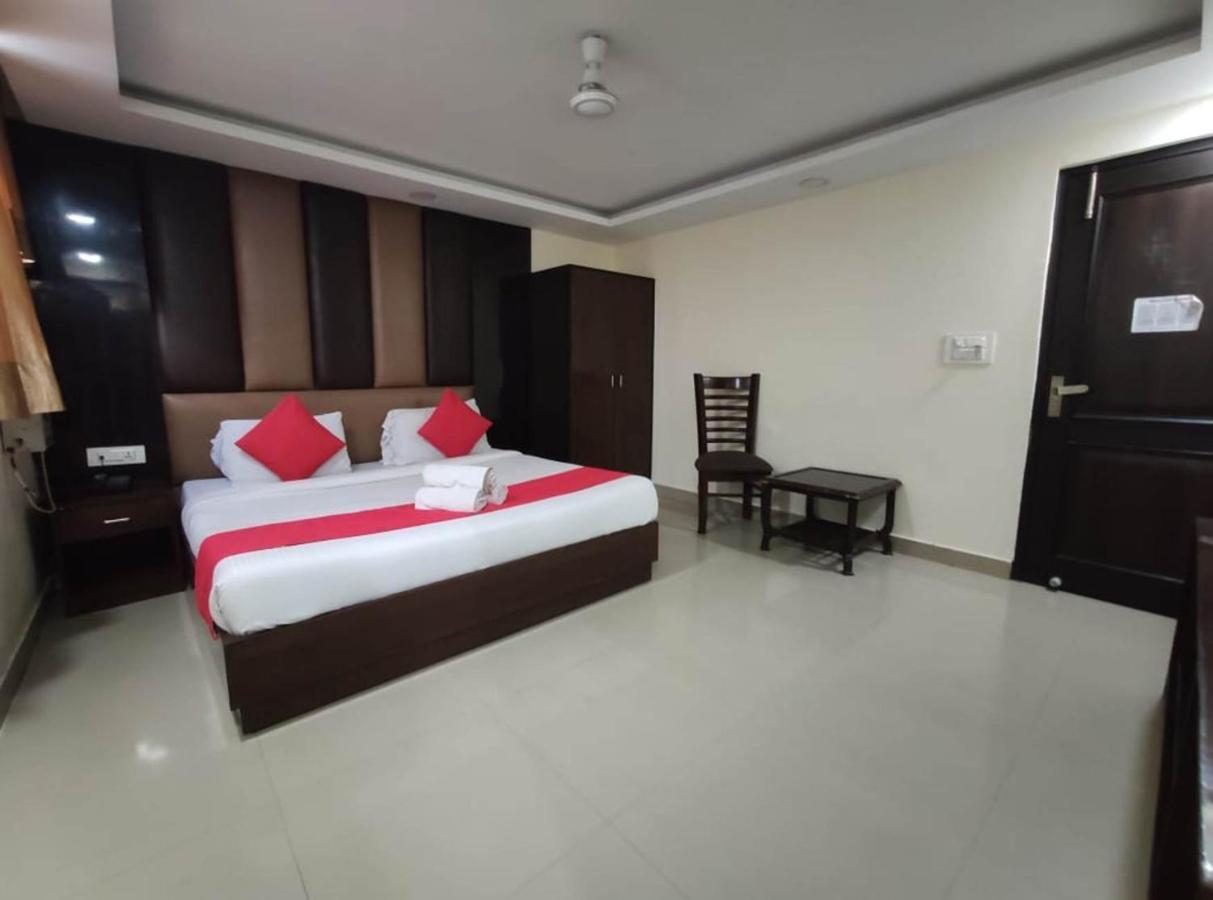 Hotel Clayton Near Igi Airport Delhi New Delhi Exterior photo
