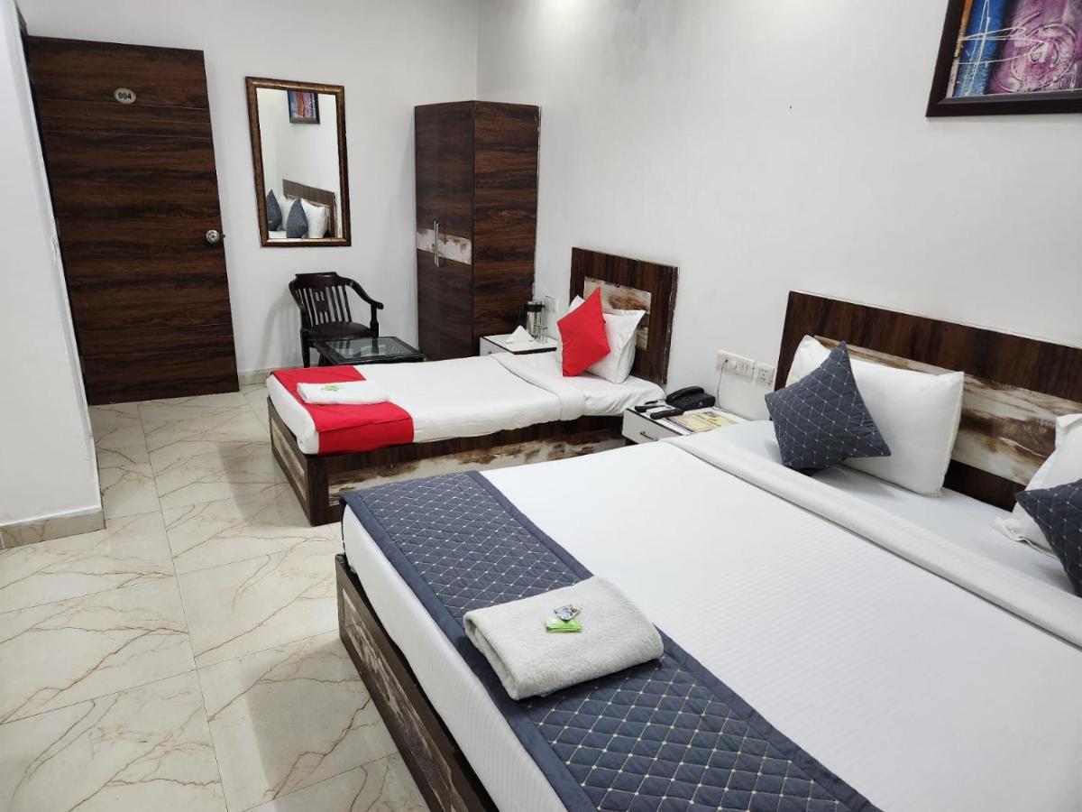 Hotel Clayton Near Igi Airport Delhi New Delhi Exterior photo