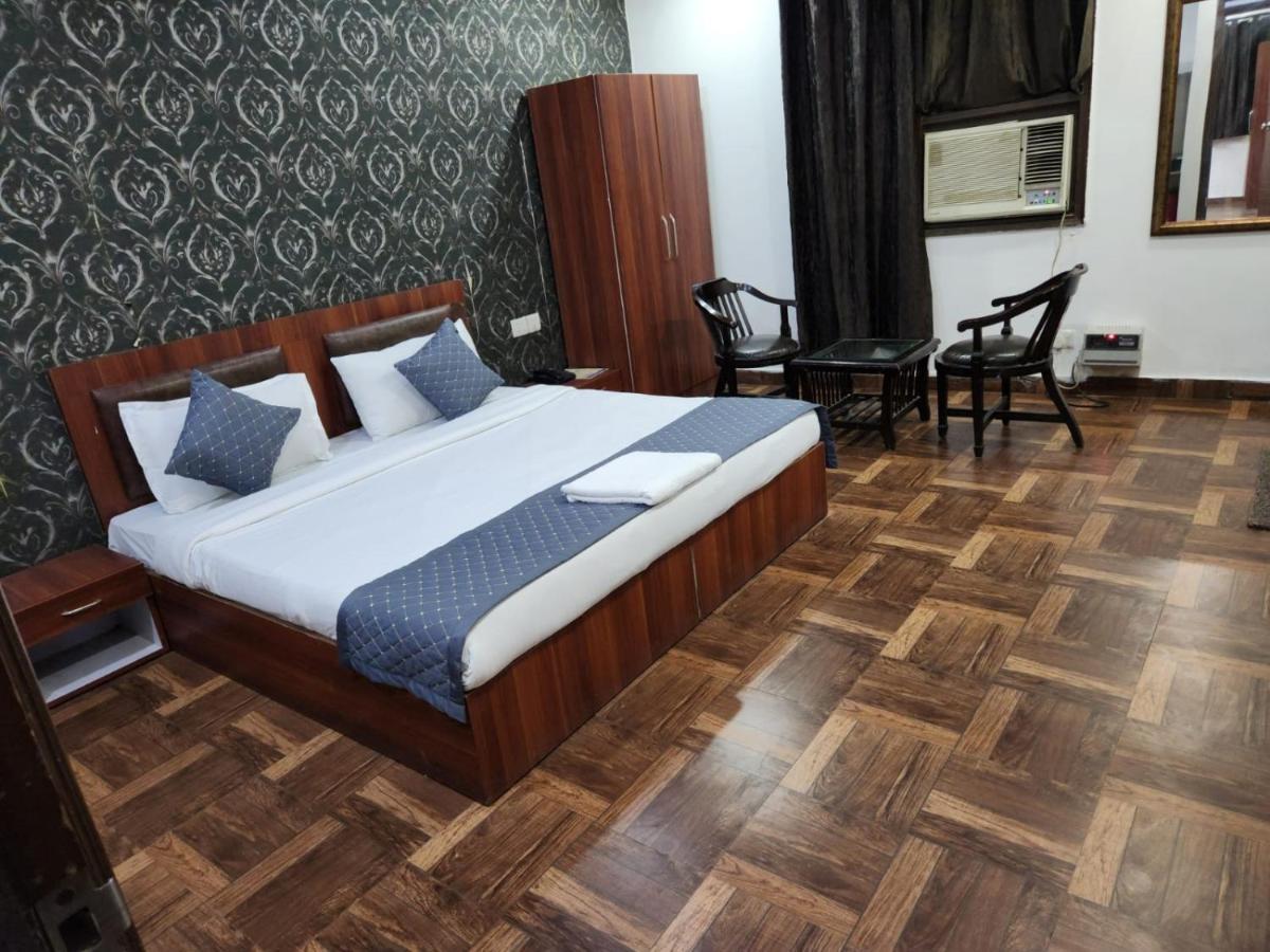 Hotel Clayton Near Igi Airport Delhi New Delhi Exterior photo