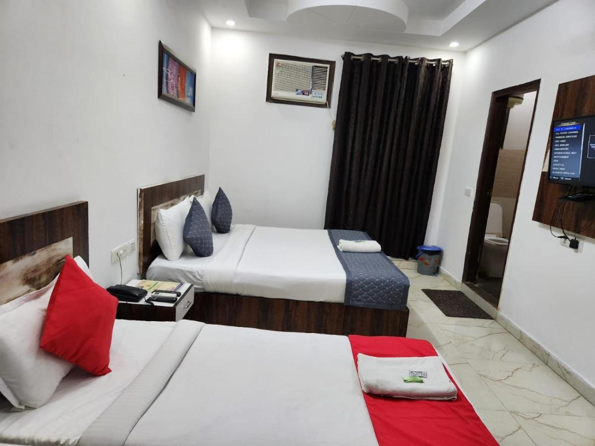 Hotel Clayton Near Igi Airport Delhi New Delhi Exterior photo