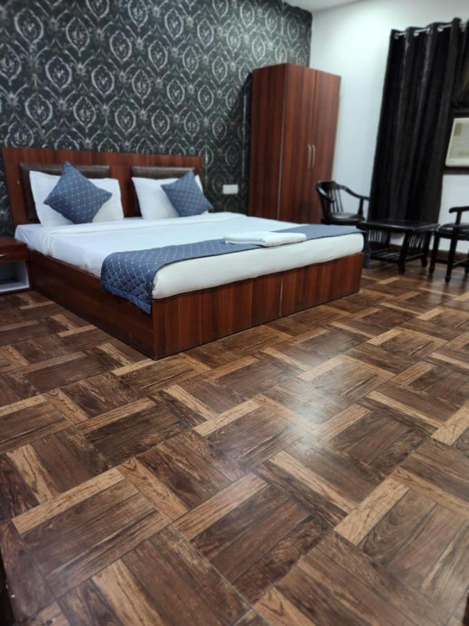 Hotel Clayton Near Igi Airport Delhi New Delhi Exterior photo