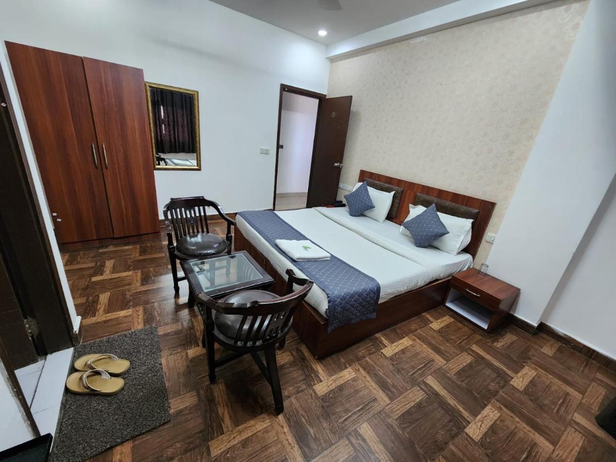 Hotel Clayton Near Igi Airport Delhi New Delhi Exterior photo
