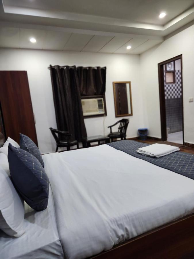 Hotel Clayton Near Igi Airport Delhi New Delhi Exterior photo