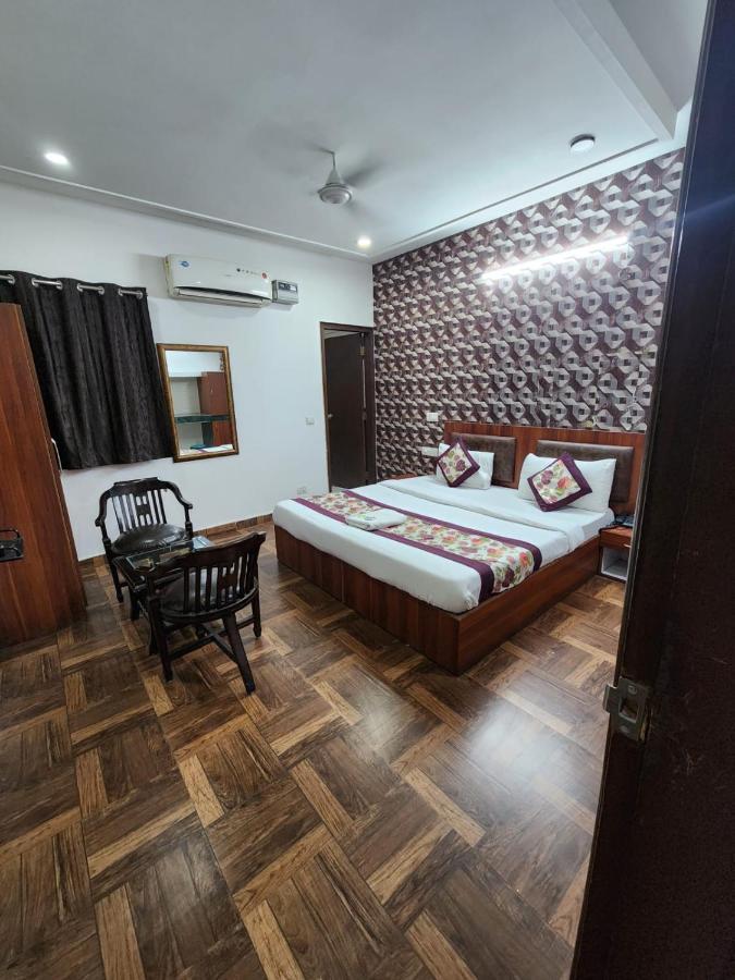 Hotel Clayton Near Igi Airport Delhi New Delhi Exterior photo