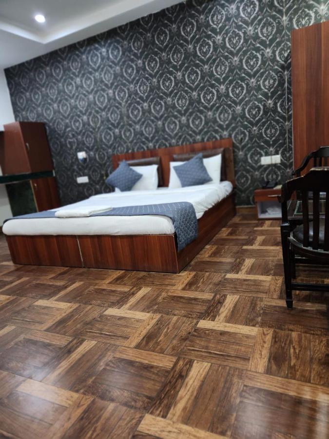 Hotel Clayton Near Igi Airport Delhi New Delhi Exterior photo
