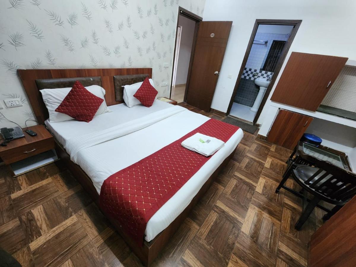 Hotel Clayton Near Igi Airport Delhi New Delhi Exterior photo