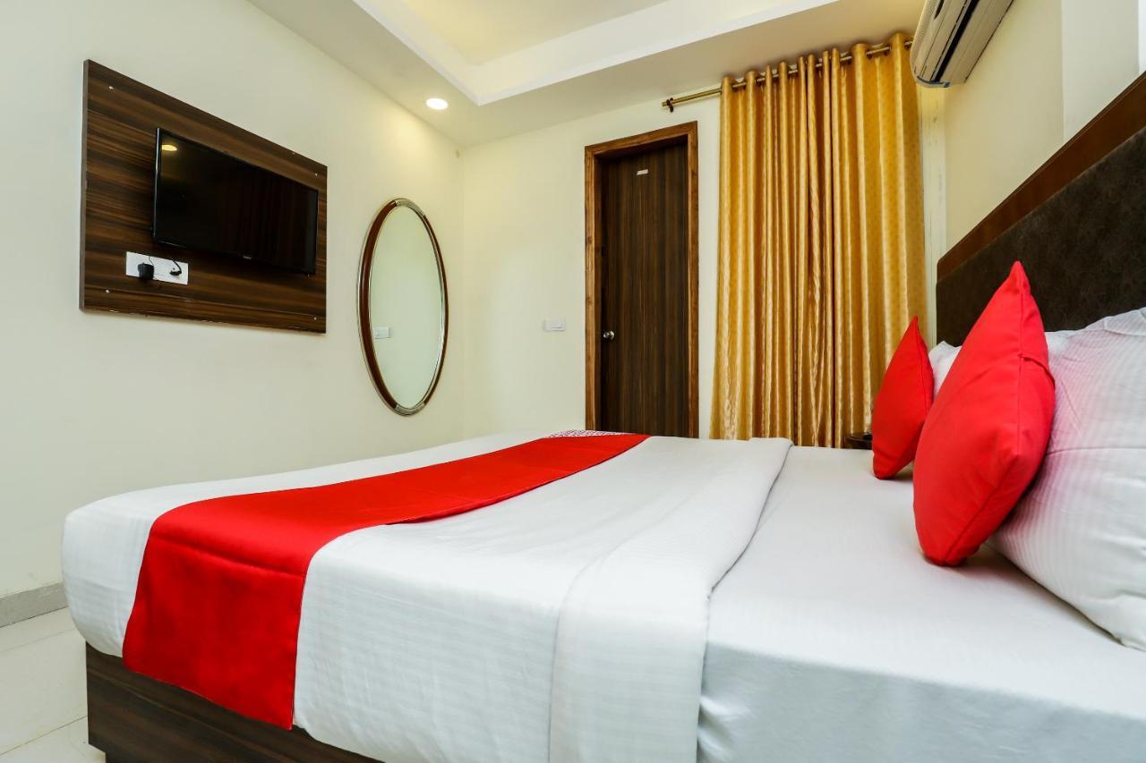 Hotel Clayton Near Igi Airport Delhi New Delhi Exterior photo