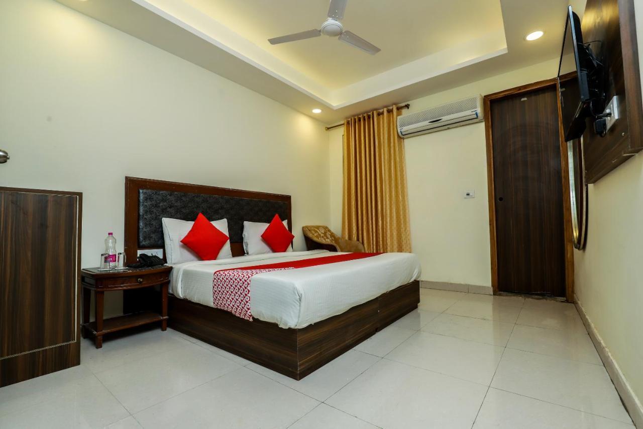 Hotel Clayton Near Igi Airport Delhi New Delhi Exterior photo